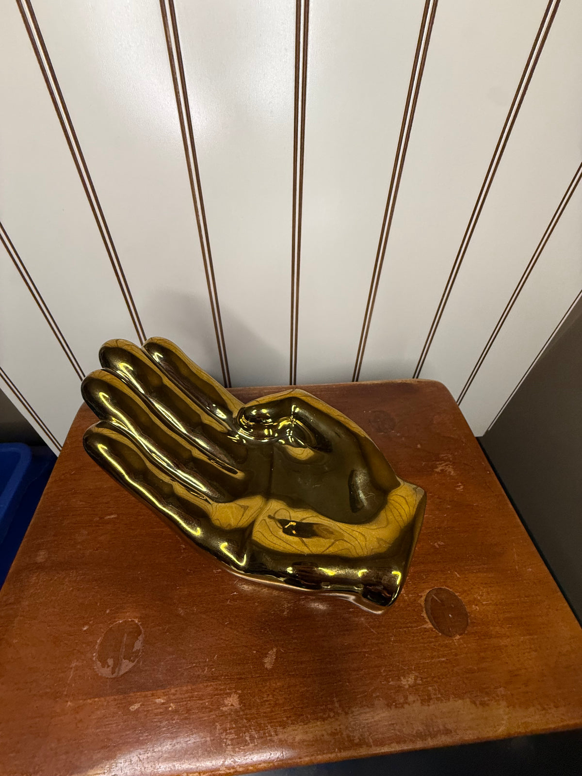Gold Hand Book Sitter