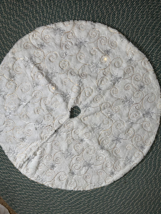 Embroidered Faux Fir Tree skirt