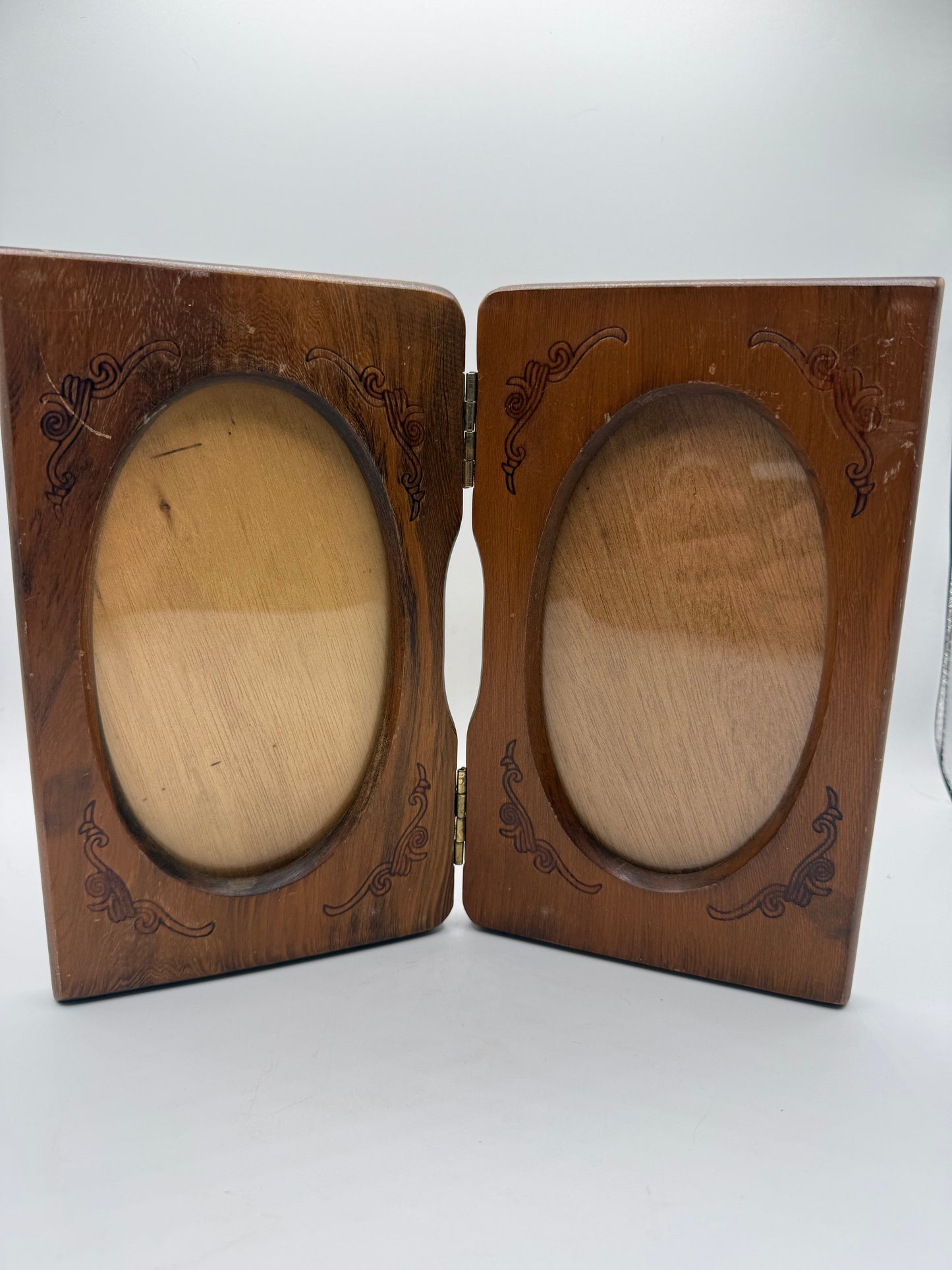 Vintage Wood Dual Fold Photo Frame ￼