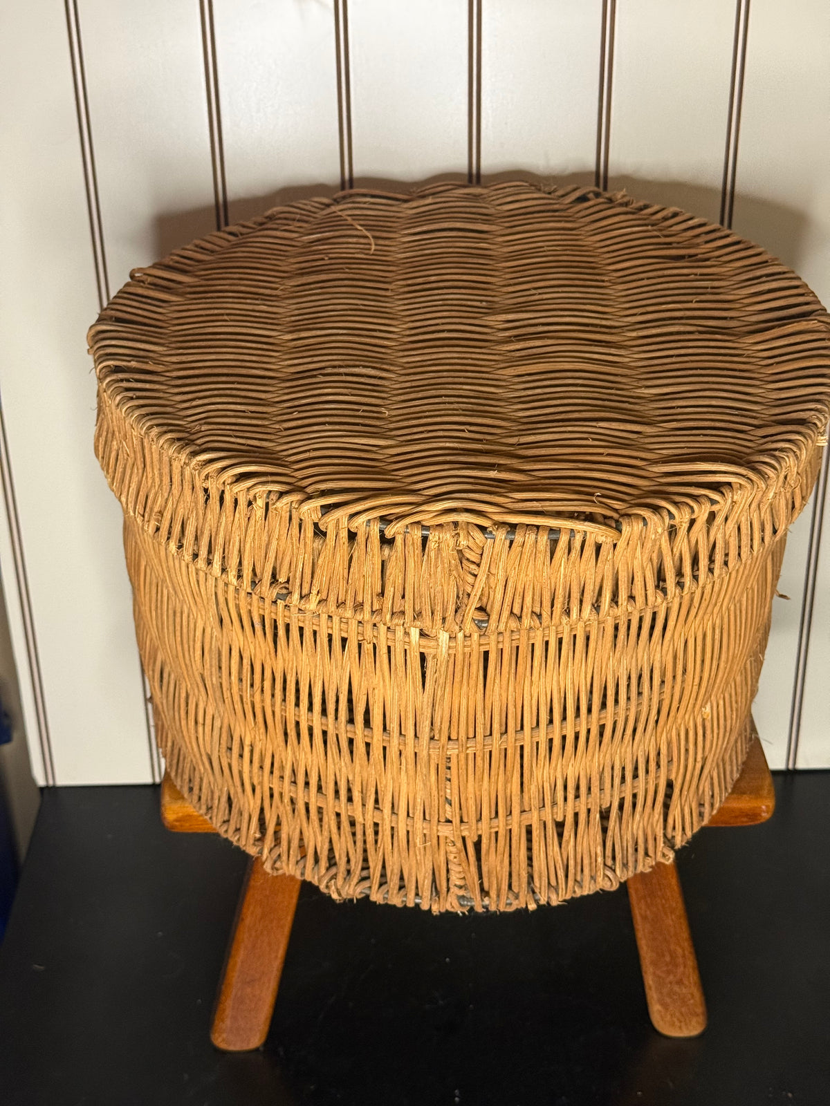 Lidded Round Wicker Basket
