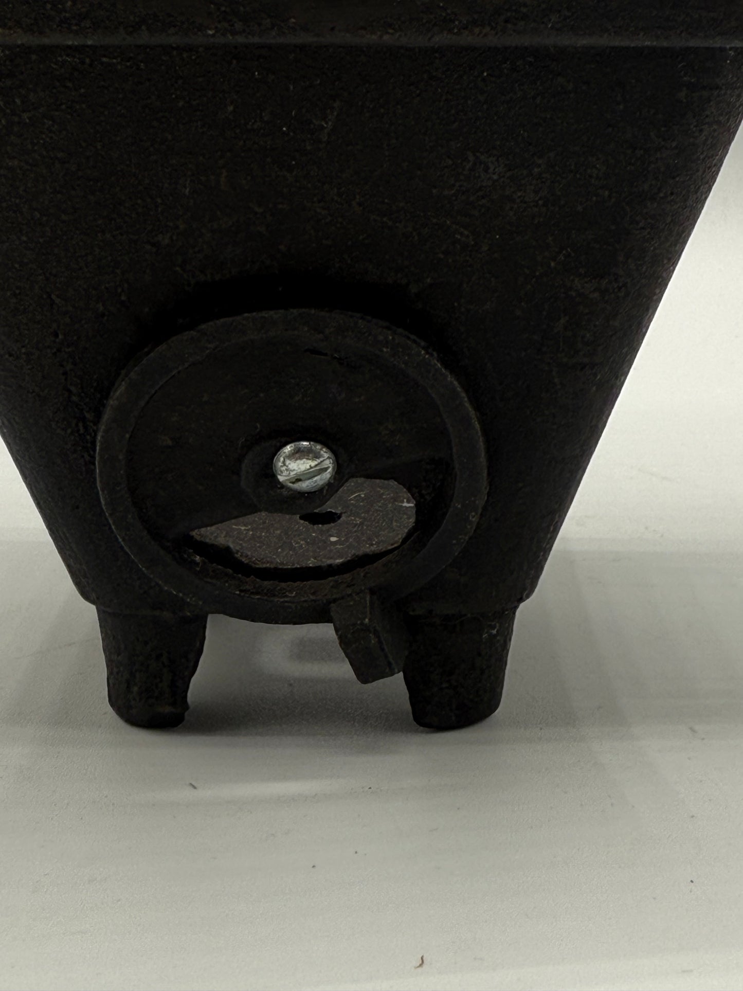 Cast Iron Pot with Wood Handle