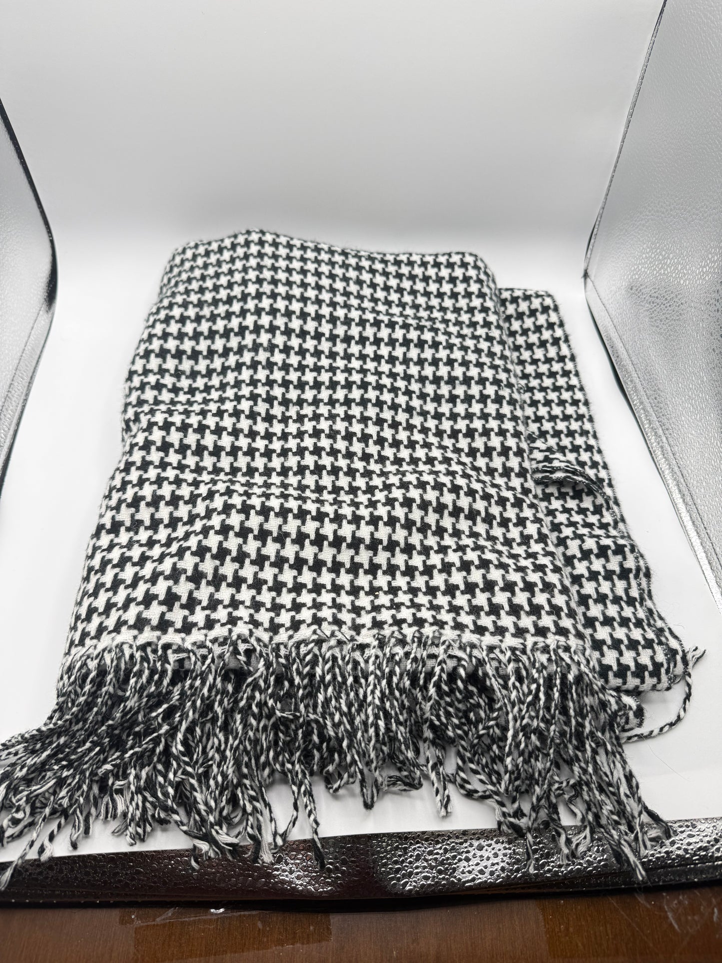 Black & White Houndstooth Throw Blanket