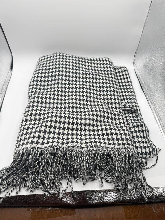 Black & White Houndstooth Throw Blanket