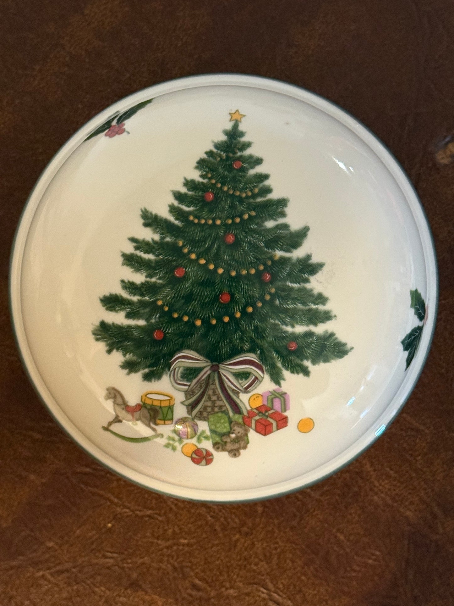 Mikasa Heritage Christmas Tree Trinket Box