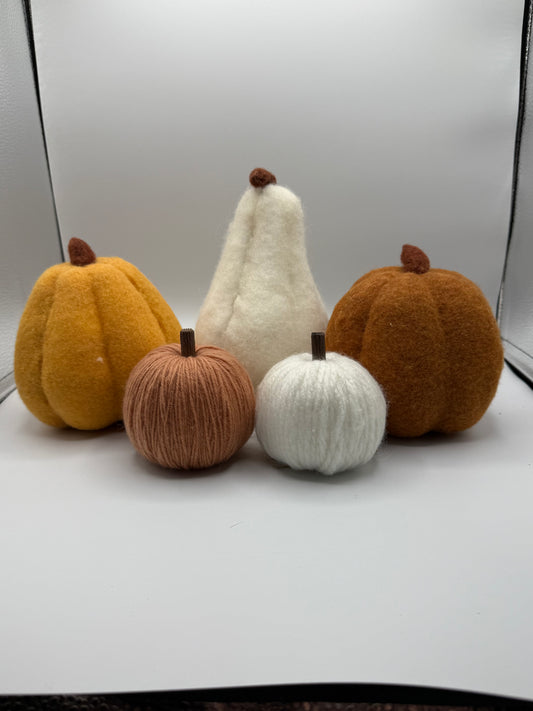 Wool & Yarn 5-Piece Pumpkin Set