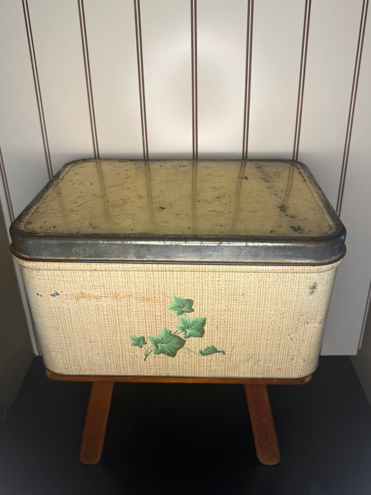 Vintage Decoware Metal Breadbox