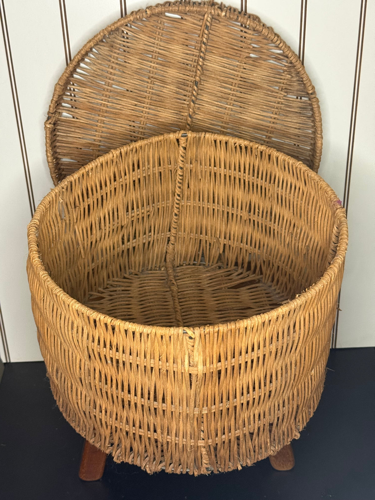 Lidded Round Wicker Basket