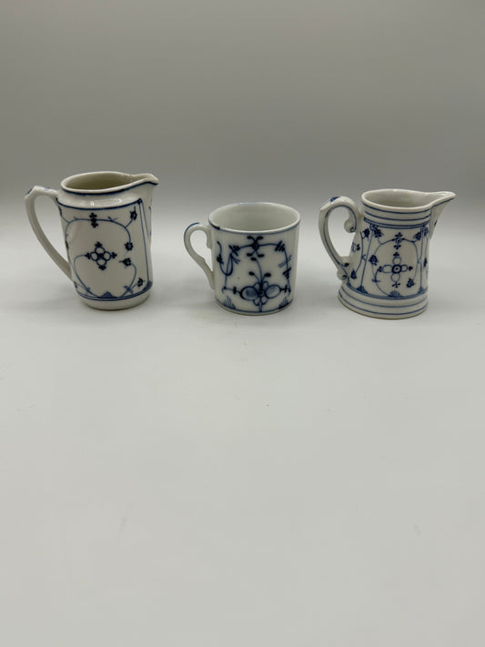 3-Piece Set Strohblume Indisch Blue (lg. creamer, sm. Creamer, handled cup)